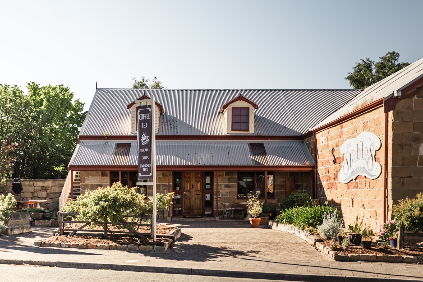 Hollinson's antiques and collectables in Oatlands